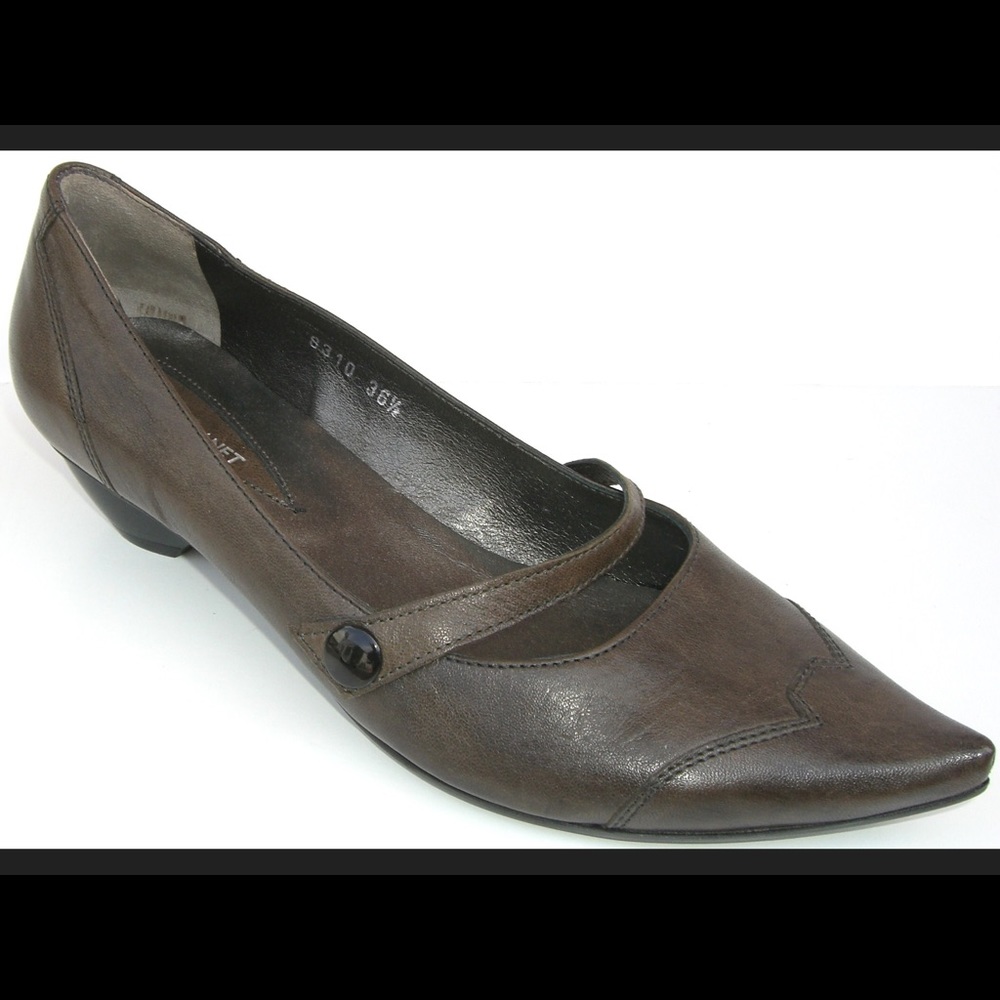 New in the box Ladies flats
